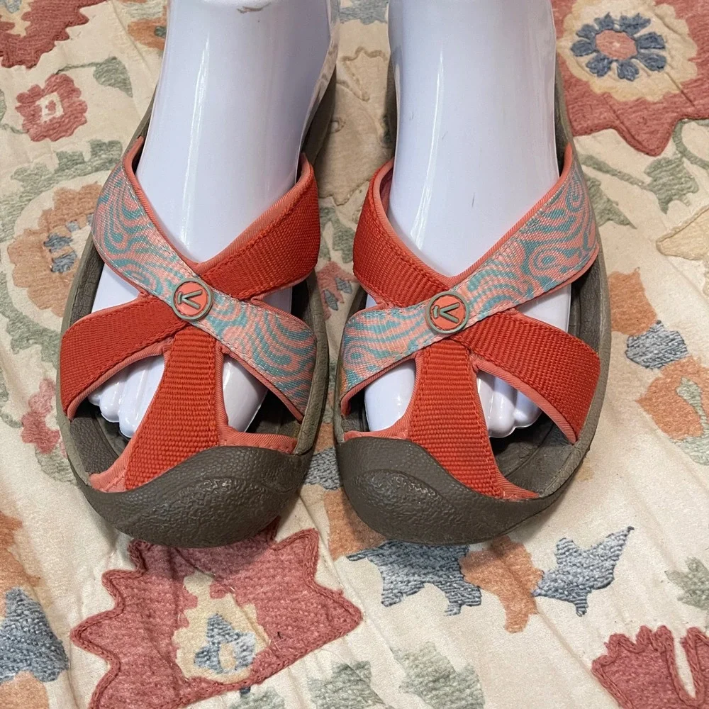 Keen Women 7.5/38 Bali Sandal Pink Orange Blue Sandal Toe Protecting Flip Flop